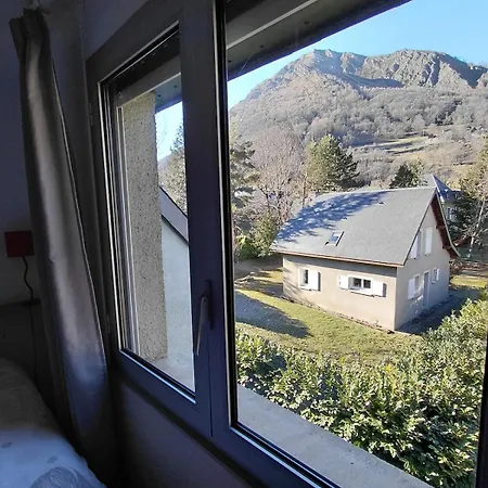 Centre Lary Village *